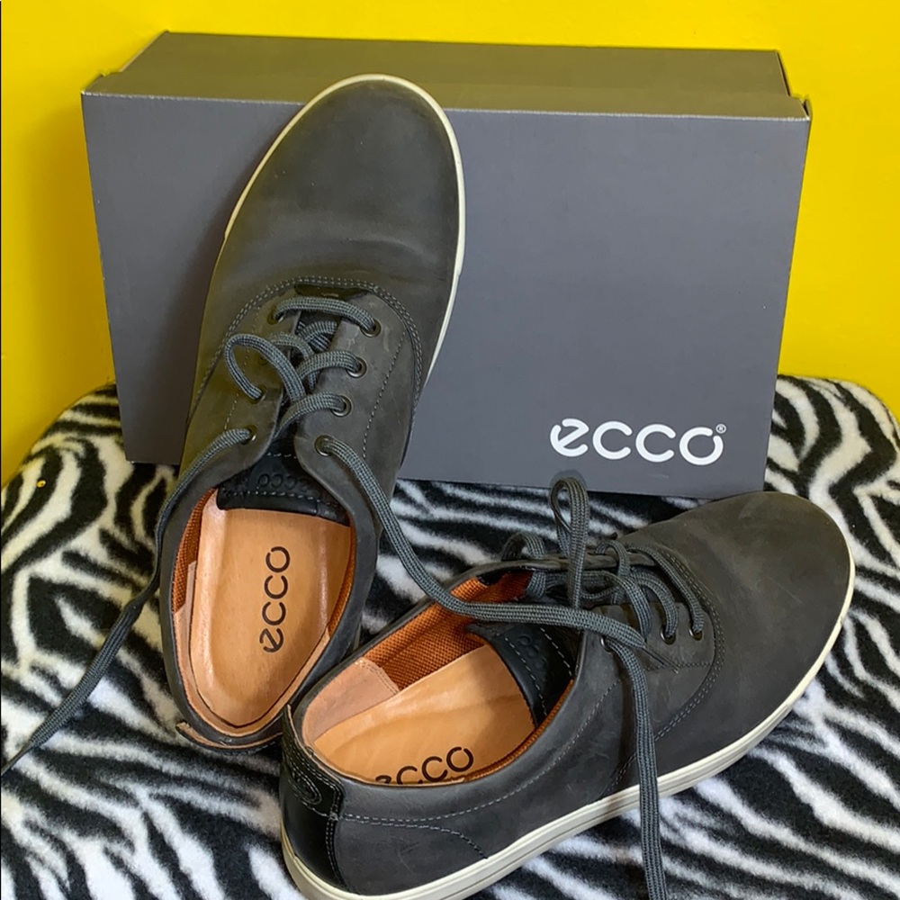 Shoe